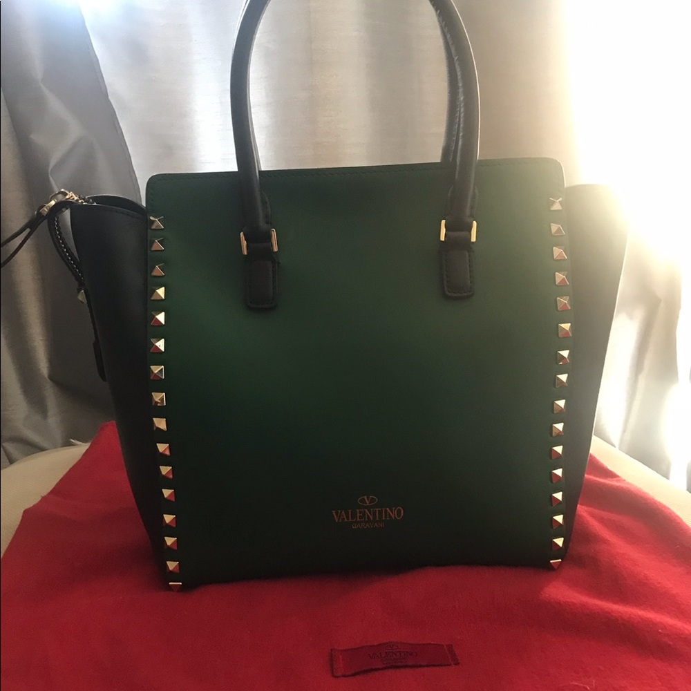 Valentino Garavani. Rock stud bag